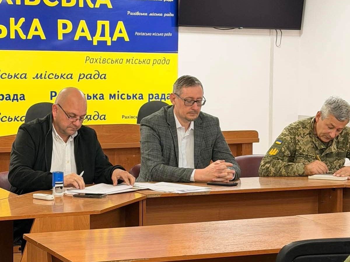 У Рахові представники РТЦК, влади та правової допомоги зустрілися з родинами загиблих військовослужбовців