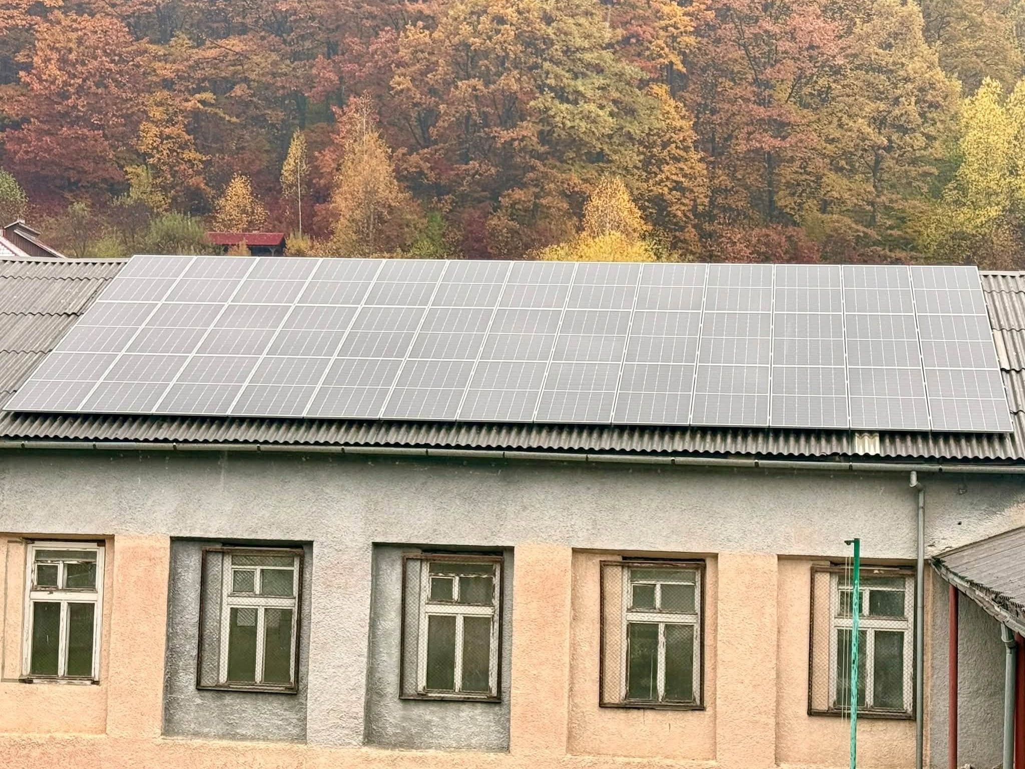 У Рахівському ЗЗСО І–ІІІ ступенів №2 в межах енергосервісного договору встановили сонячну електростанцію